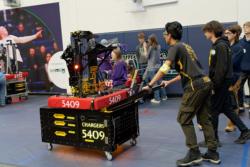 Rotating preview images of FIRST robotics team 5409